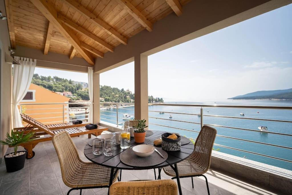 Seafront 2-Bedroom Apartment Nika - Rabac Zewnętrze zdjęcie